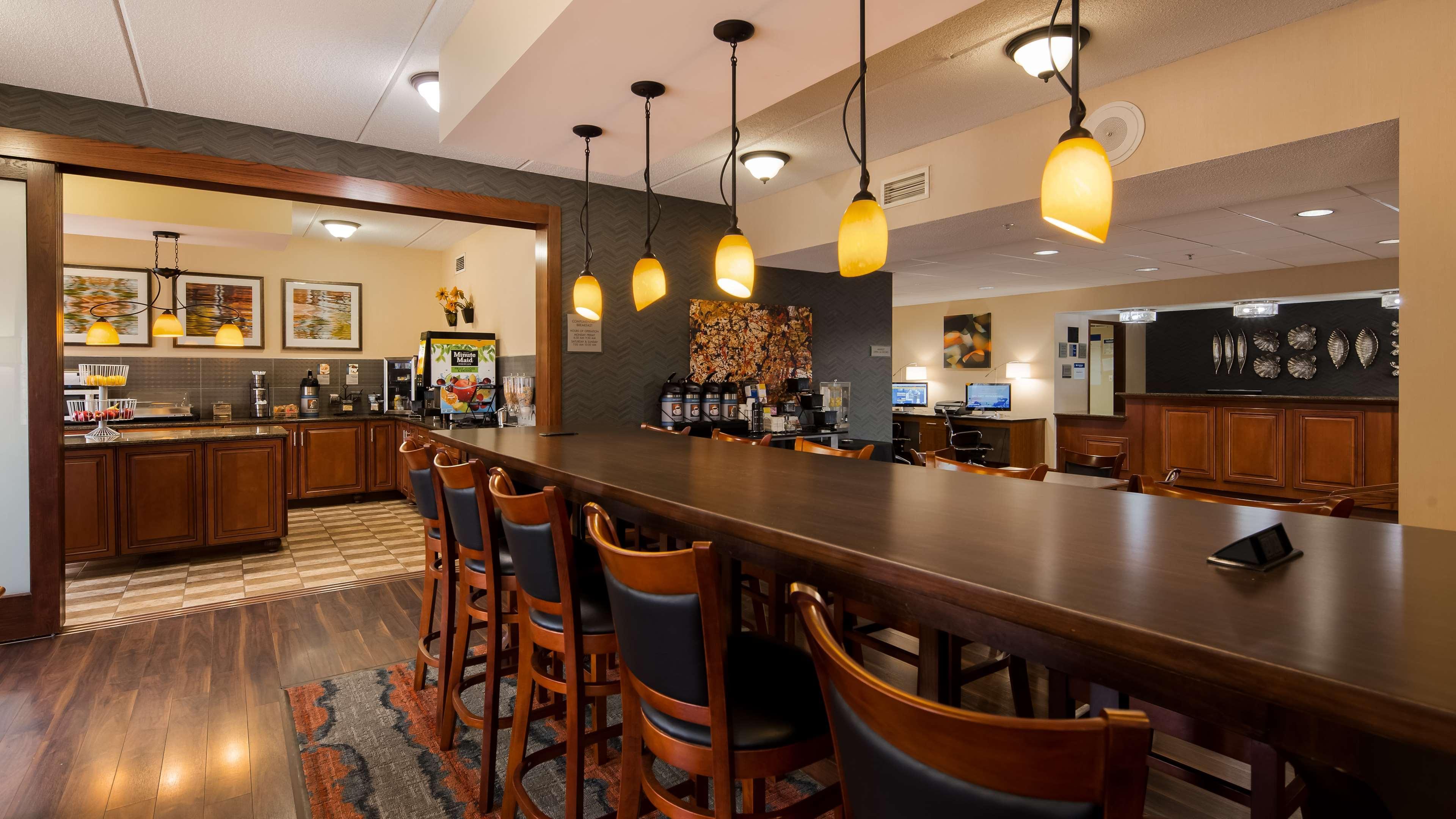 Best Western Delta Inn Ефингам Екстериор снимка